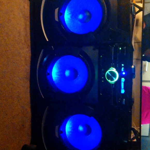 Entertainment Center/TV Stand - Picture 1 of 3